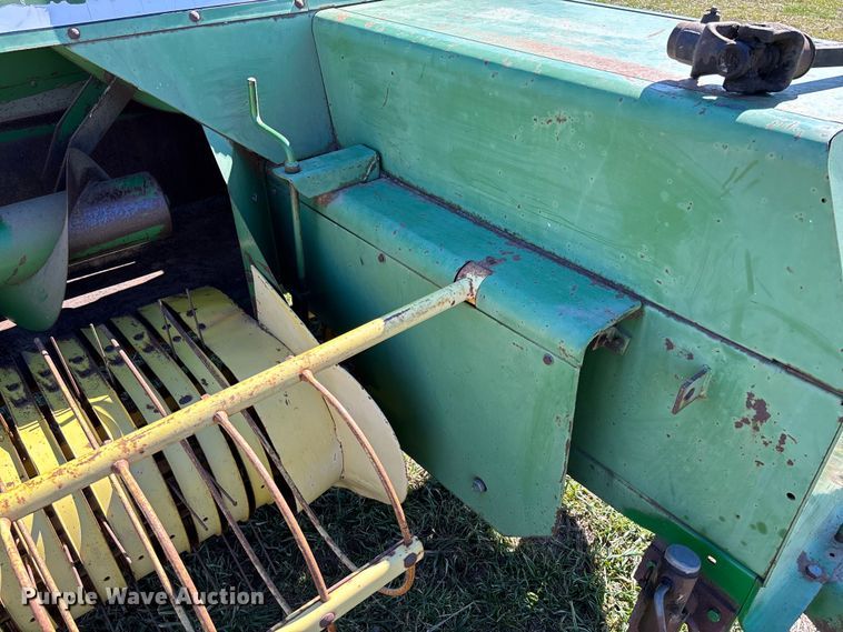image for item FB3095 John Deere 336 small square baler