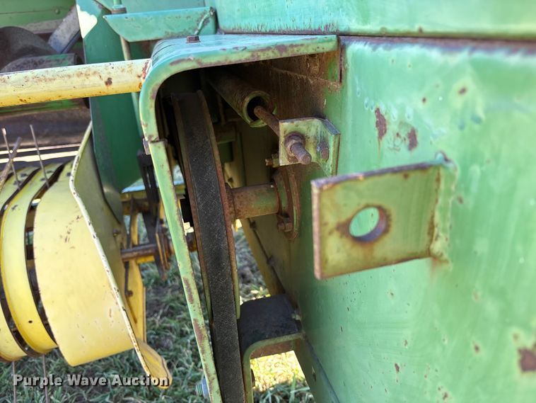 image for item FB3095 John Deere 336 small square baler