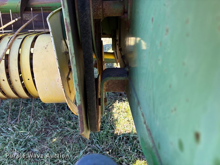 image for item FB3095 John Deere 336 small square baler