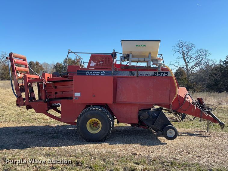 image for item FB3105 1996 Case IH 8575 large square baler