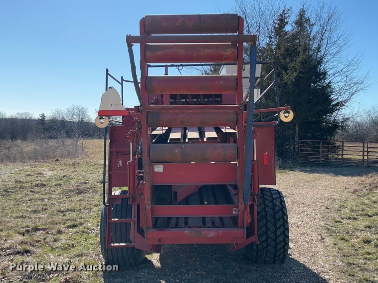 image for item FB3105 1996 Case IH 8575 large square baler