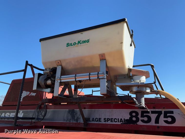 image for item FB3105 1996 Case IH 8575 large square baler