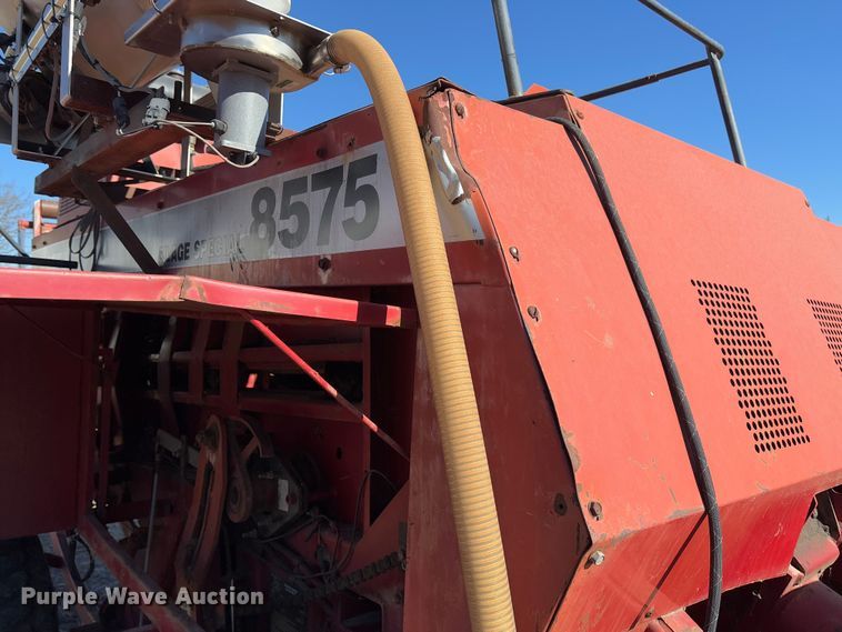 image for item FB3105 1996 Case IH 8575 large square baler