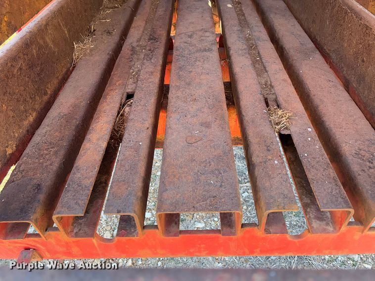 image for item FB3105 1996 Case IH 8575 large square baler