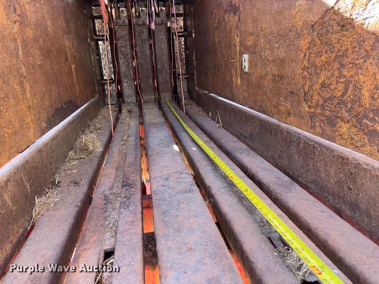 image for item FB3105 1996 Case IH 8575 large square baler