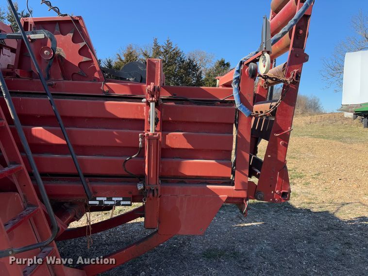 image for item FB3105 1996 Case IH 8575 large square baler