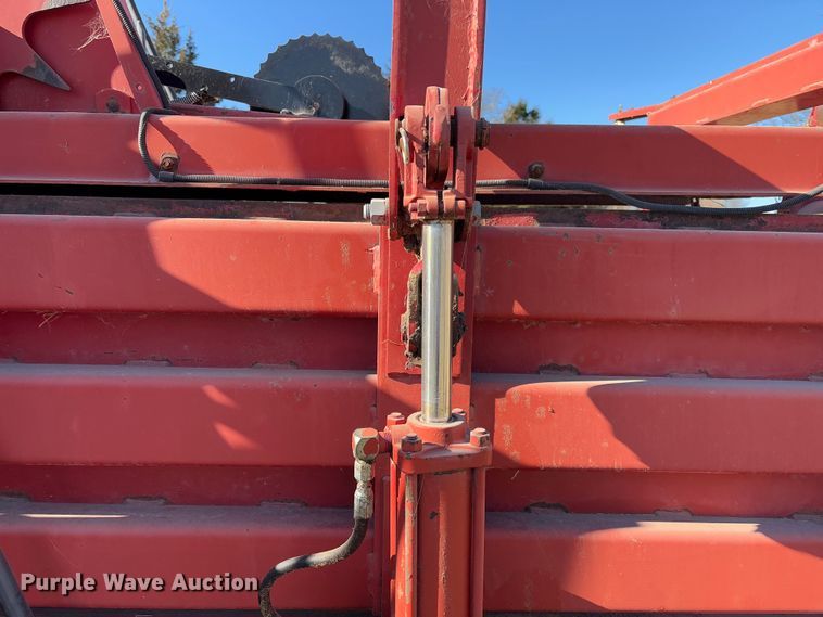 image for item FB3105 1996 Case IH 8575 large square baler