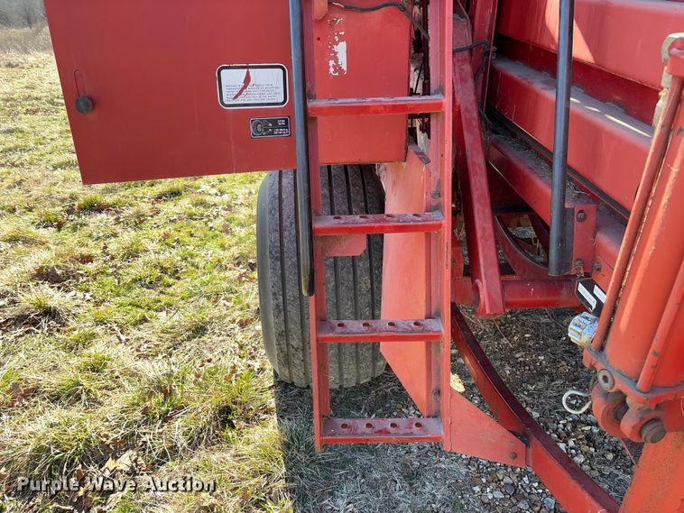 image for item FB3105 1996 Case IH 8575 large square baler