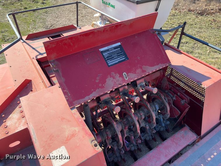 image for item FB3105 1996 Case IH 8575 large square baler