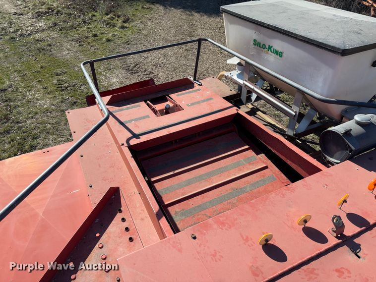 image for item FB3105 1996 Case IH 8575 large square baler