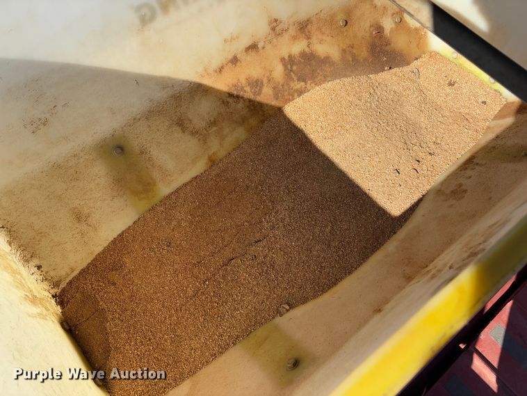 image for item FB3105 1996 Case IH 8575 large square baler