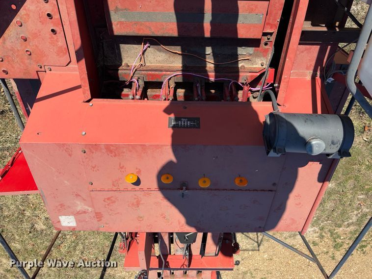 image for item FB3105 1996 Case IH 8575 large square baler