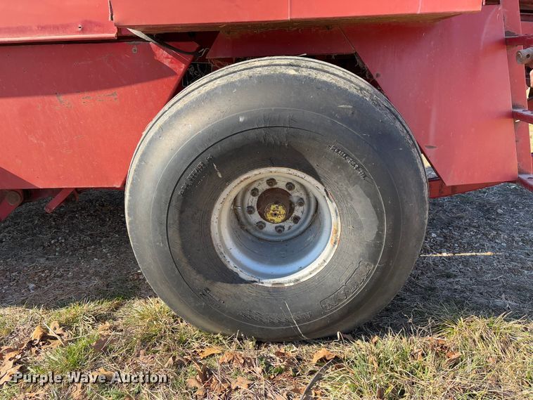 image for item FB3105 1996 Case IH 8575 large square baler