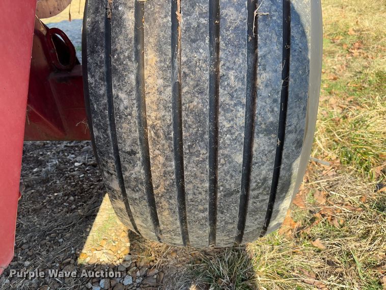 image for item FB3105 1996 Case IH 8575 large square baler