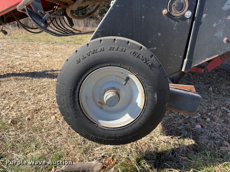 image for item FB3105 1996 Case IH 8575 large square baler