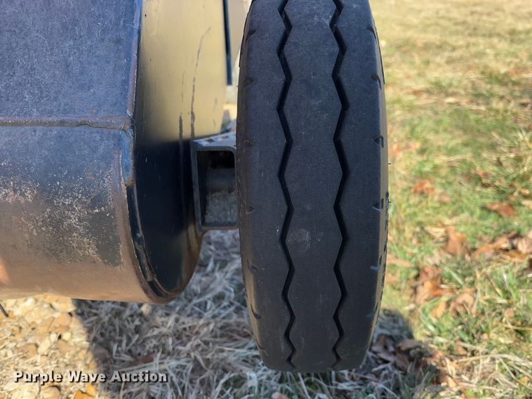 image for item FB3105 1996 Case IH 8575 large square baler