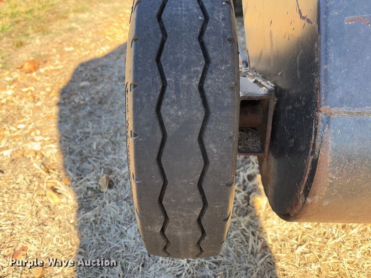 image for item FB3105 1996 Case IH 8575 large square baler