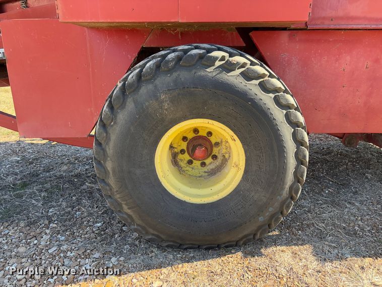 image for item FB3105 1996 Case IH 8575 large square baler