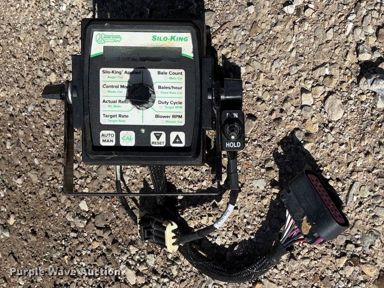 image for item FB3105 1996 Case IH 8575 large square baler