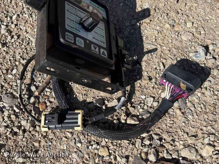 image for item FB3105 1996 Case IH 8575 large square baler