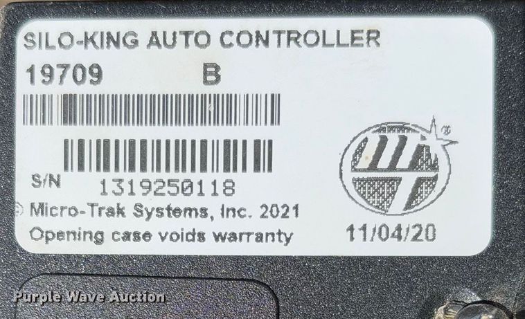 image for item FB3105 1996 Case IH 8575 large square baler