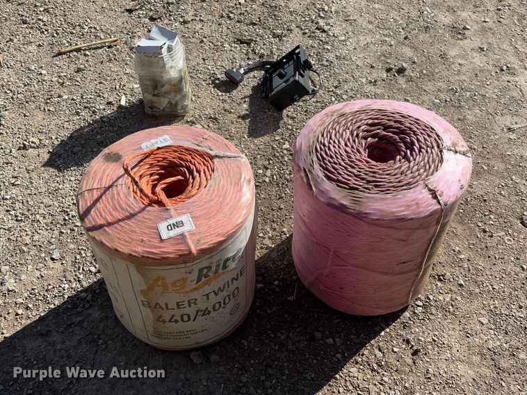 image for item FB3105 1996 Case IH 8575 large square baler