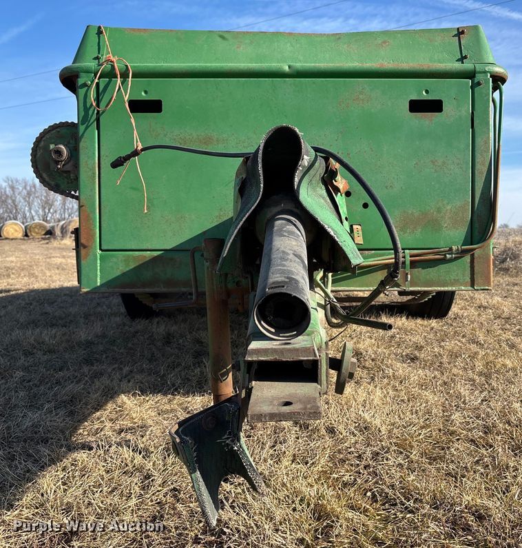 image for item FB3499 John Deere manure spreader