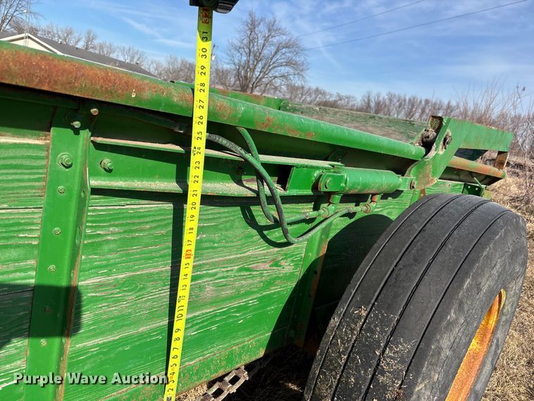 image for item FB3499 John Deere manure spreader