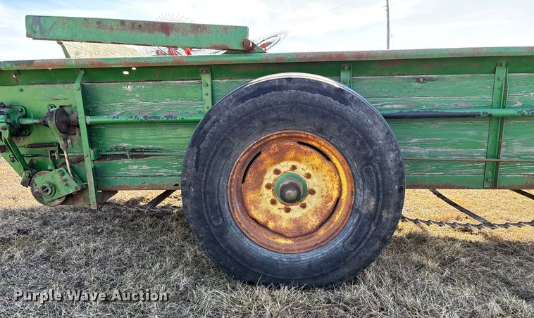 image for item FB3499 John Deere manure spreader