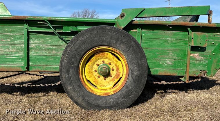 image for item FB3499 John Deere manure spreader