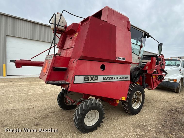 image for item FC1582 1997 Massey Ferguson 8XP combine