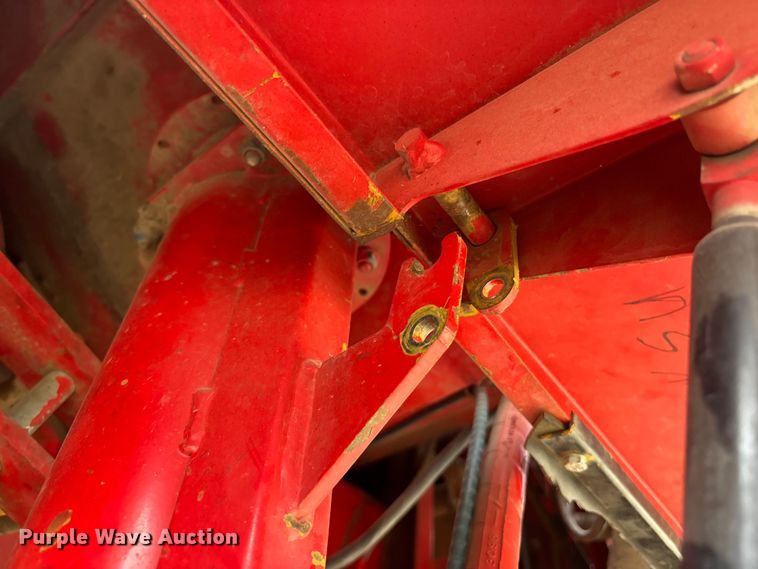 image for item FC1582 1997 Massey Ferguson 8XP combine