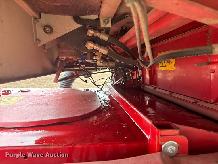 image for item FC1582 1997 Massey Ferguson 8XP combine