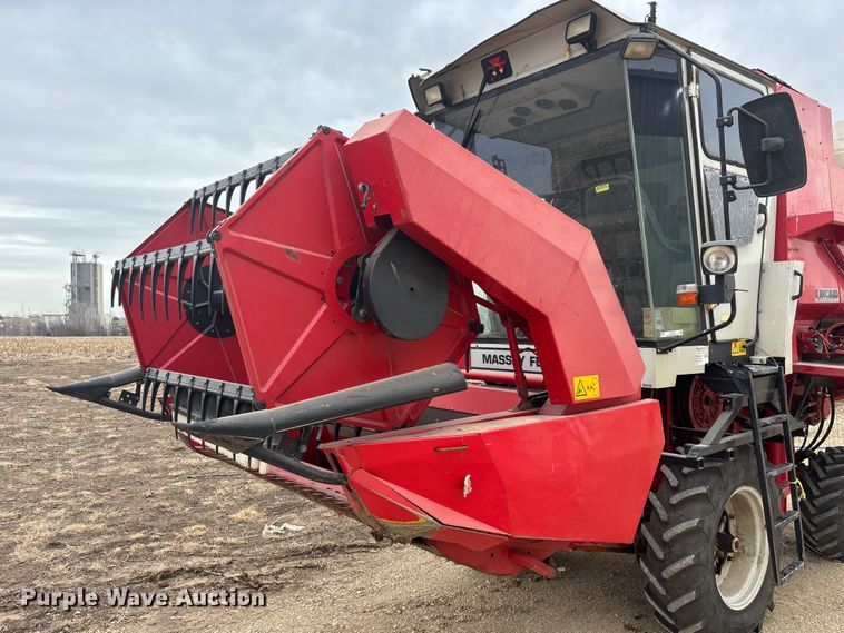 image for item FC1582 1997 Massey Ferguson 8XP combine