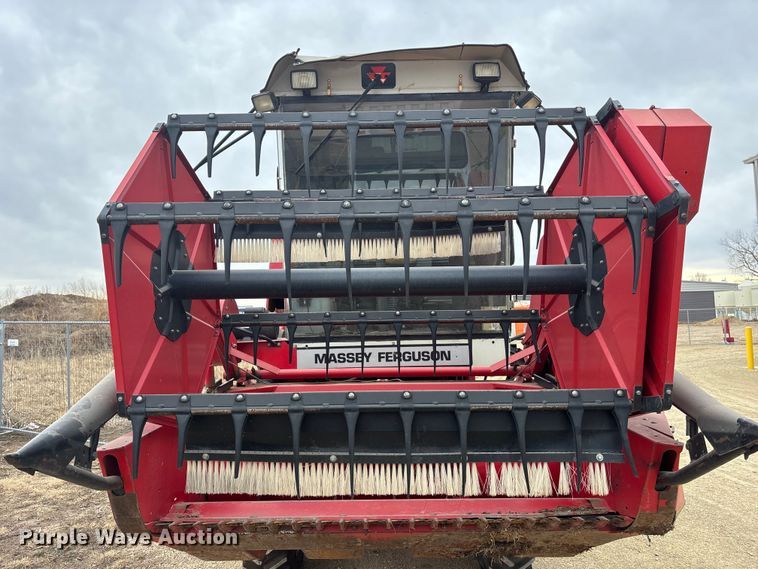 image for item FC1582 1997 Massey Ferguson 8XP combine