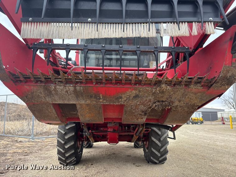 image for item FC1582 1997 Massey Ferguson 8XP combine