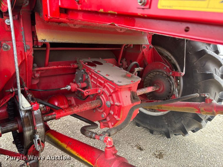 image for item FC1582 1997 Massey Ferguson 8XP combine