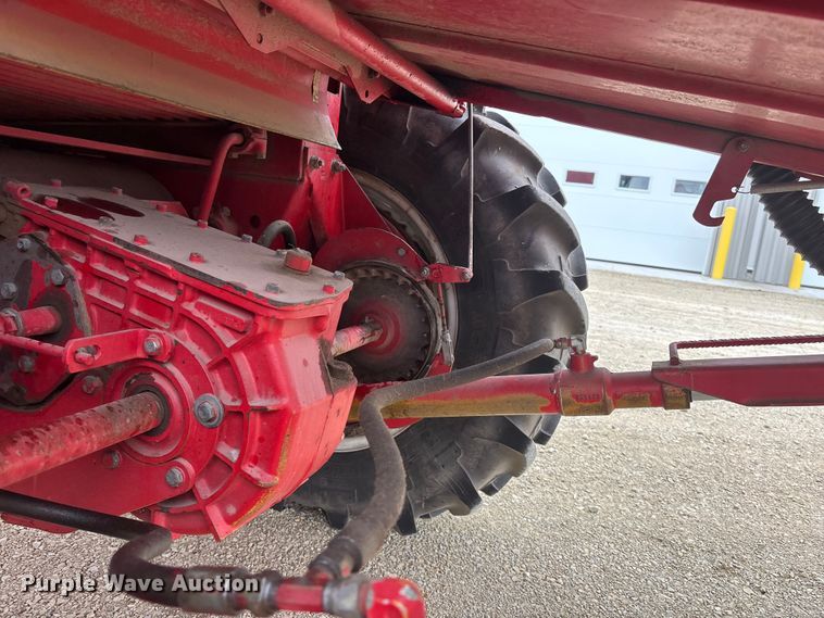 image for item FC1582 1997 Massey Ferguson 8XP combine