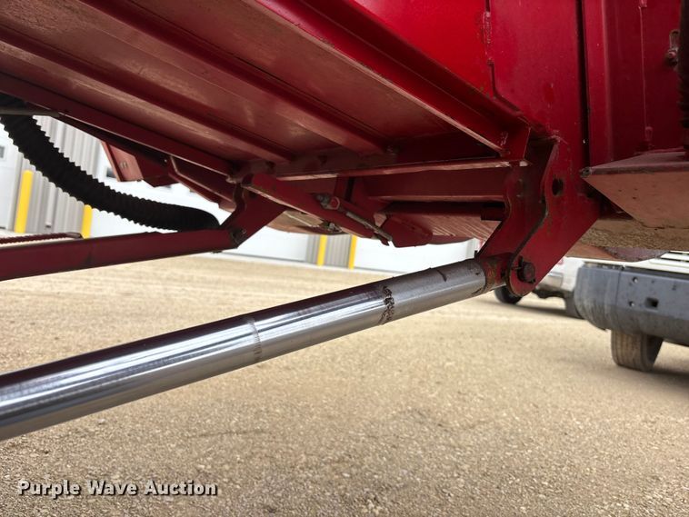 image for item FC1582 1997 Massey Ferguson 8XP combine