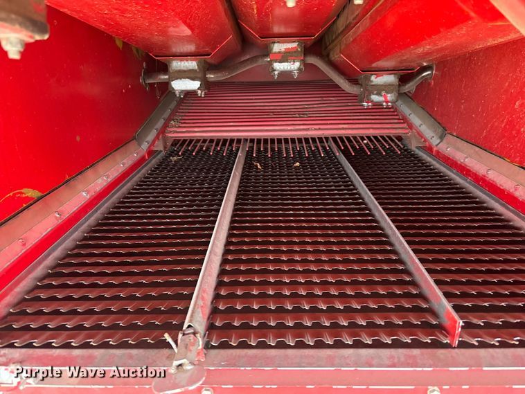 image for item FC1582 1997 Massey Ferguson 8XP combine