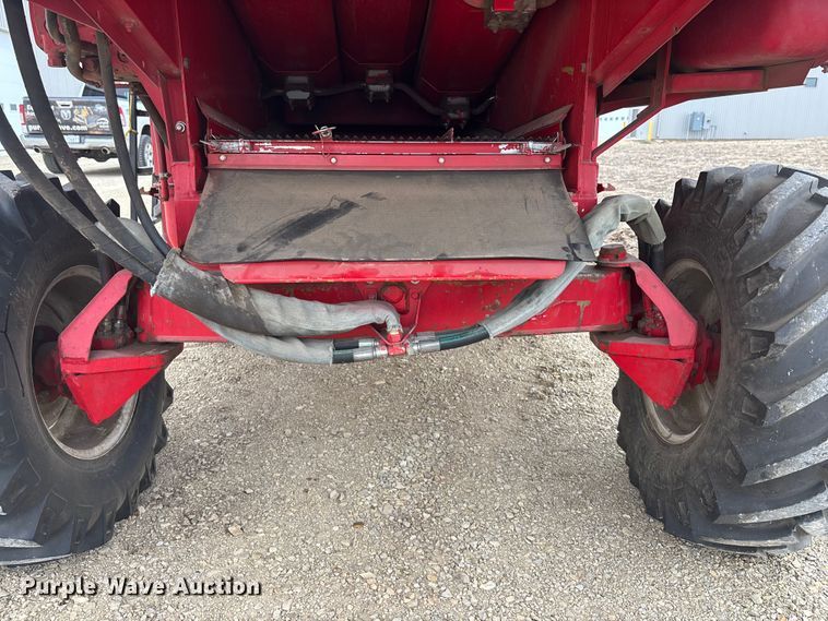 image for item FC1582 1997 Massey Ferguson 8XP combine