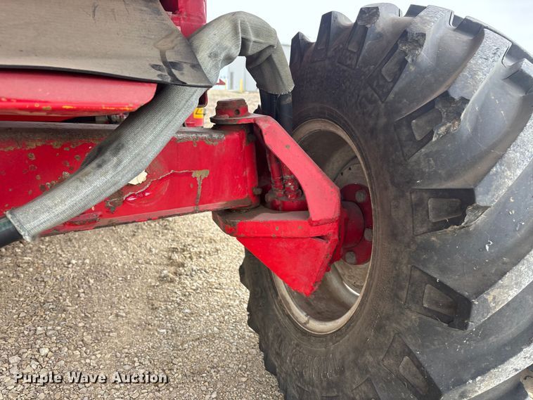 image for item FC1582 1997 Massey Ferguson 8XP combine