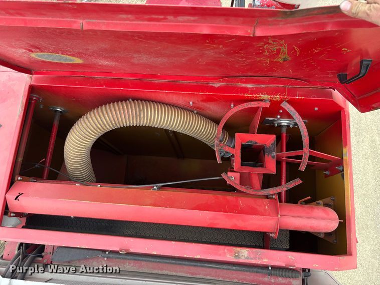 image for item FC1582 1997 Massey Ferguson 8XP combine