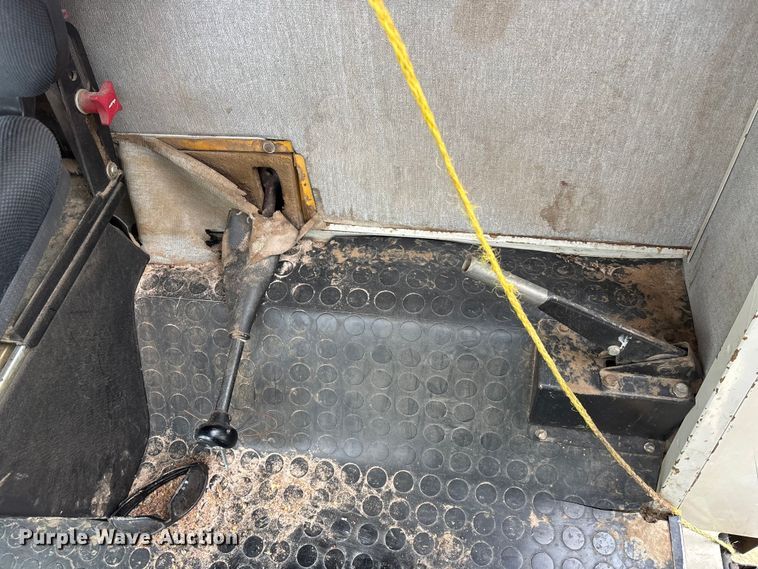 image for item FC1582 1997 Massey Ferguson 8XP combine