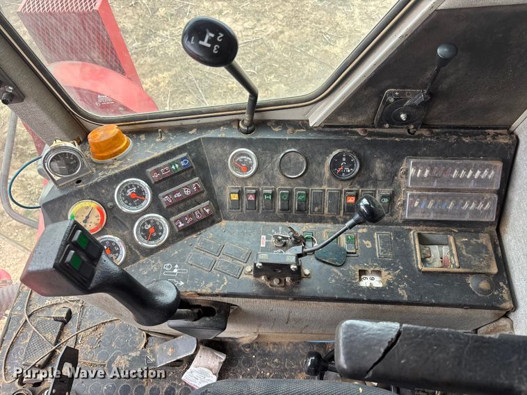 image for item FC1582 1997 Massey Ferguson 8XP combine