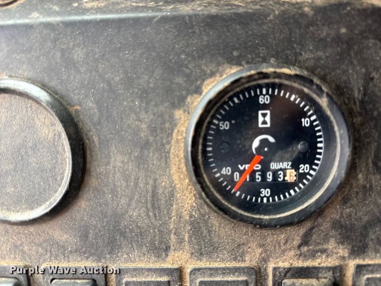 image for item FC1582 1997 Massey Ferguson 8XP combine