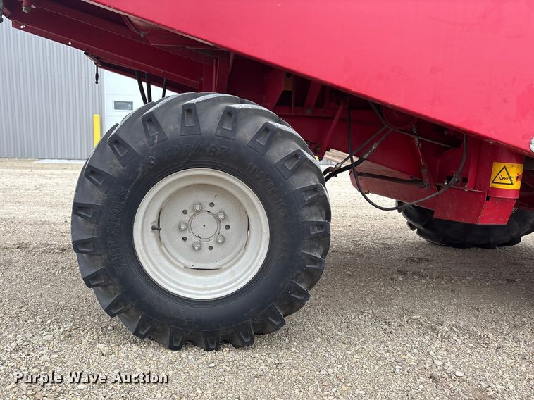 image for item FC1582 1997 Massey Ferguson 8XP combine