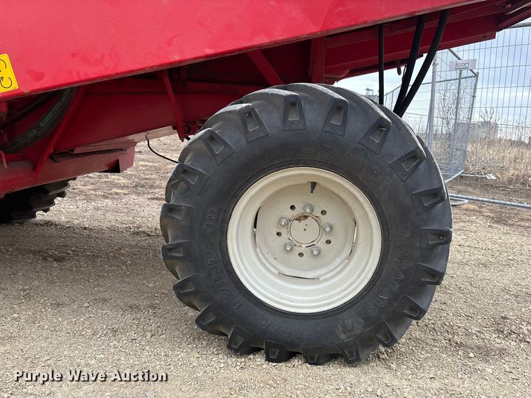 image for item FC1582 1997 Massey Ferguson 8XP combine