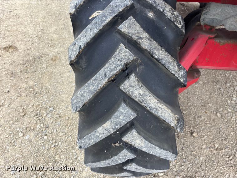 image for item FC1582 1997 Massey Ferguson 8XP combine