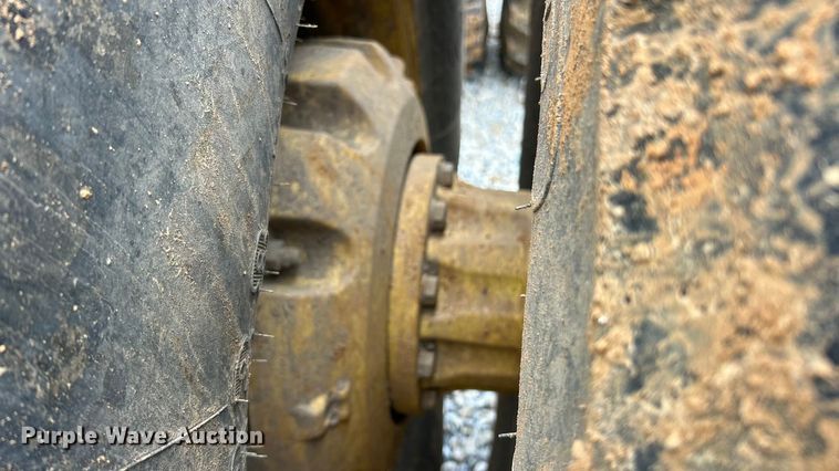 image for item FC5035 2002 John Deere 9420 4WD tractor